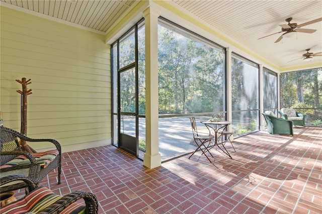 sunroom / solarium featuring ceiling fan