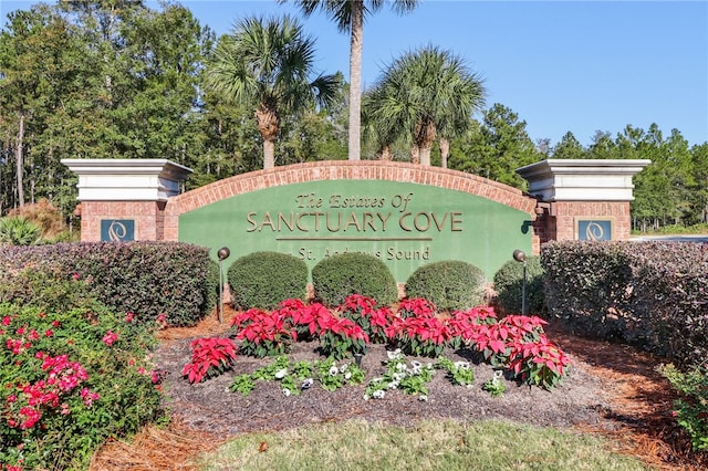 view of community / neighborhood sign