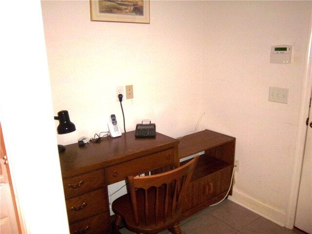 office area featuring dark tile patterned floors and baseboards