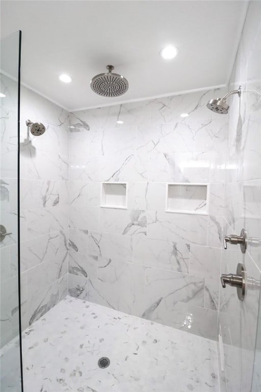 bathroom featuring a tile shower