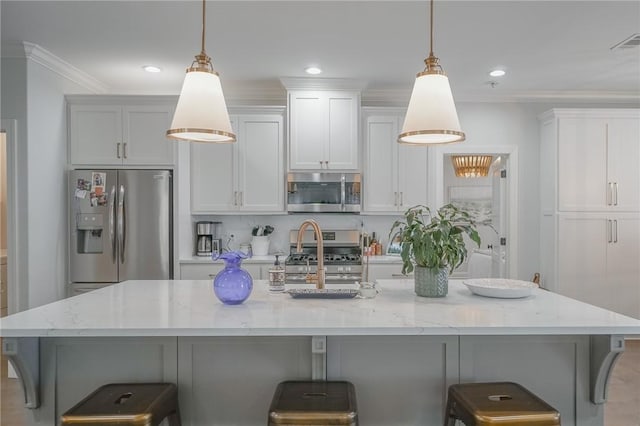 kitchen with decorative light fixtures, stainless steel appliances, and a large island