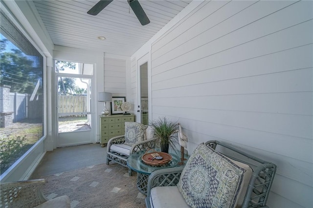 sunroom with ceiling fan