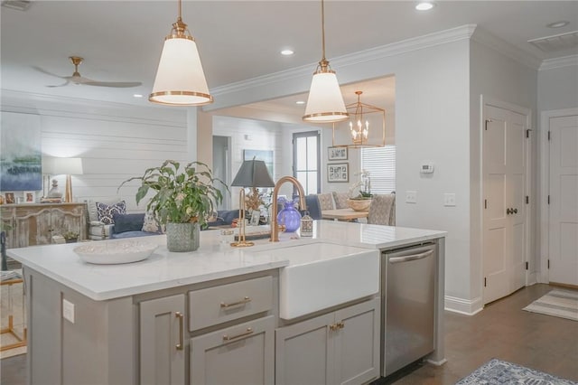 kitchen featuring hanging light fixtures, stainless steel dishwasher, a kitchen island with sink, and ceiling fan