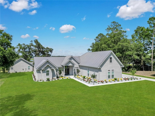 view of front facade featuring a front lawn