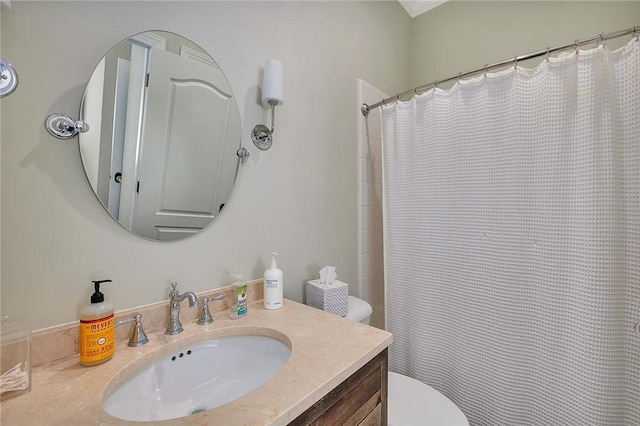 full bath featuring toilet, a shower with curtain, and vanity