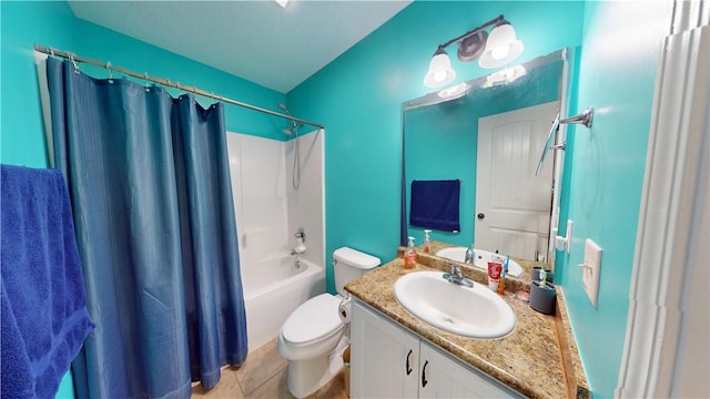 full bath featuring tile patterned floors, shower / bath combo with shower curtain, toilet, and vanity