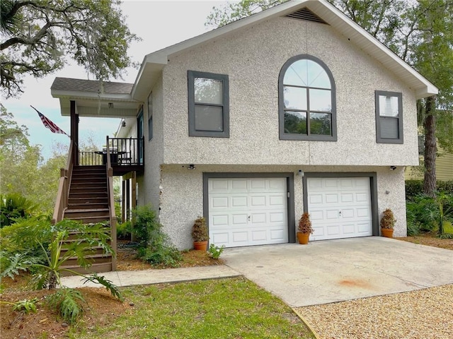 view of front facade featuring a garage