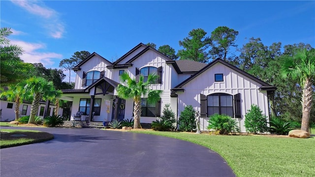 view of front facade with a front yard and covered porch