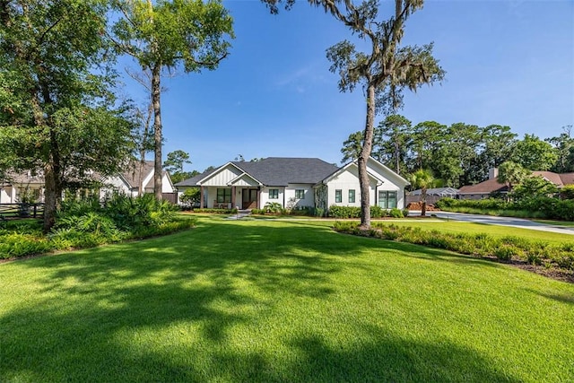 147 Butler Lake Dr, Saint Simons Island, GA 31522 - view of front facade with a front lawn