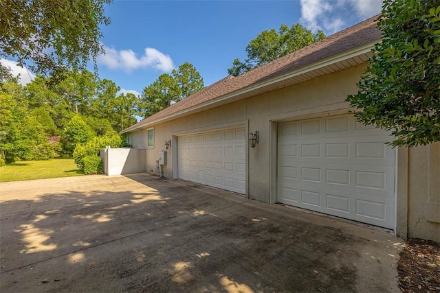 253 Winding Trl, Brunswick, GA 31523 - garage featuring driveway