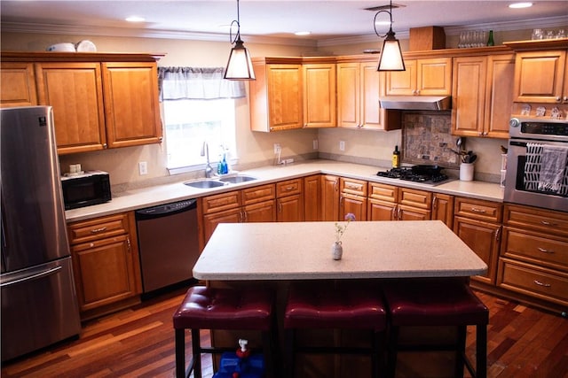 7535 Browntown Rd, Waynesville, GA 31566 - kitchen featuring stainless steel appliances, a sink, under cabinet range hood, light countertops, and crown molding