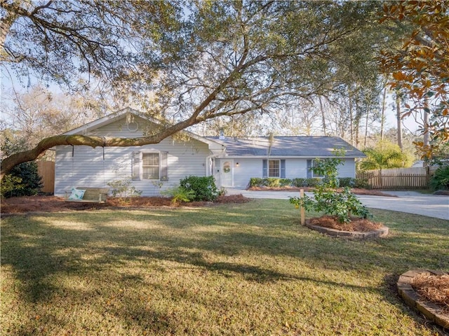 single story home featuring a front yard