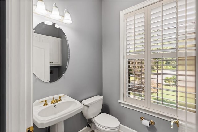 bathroom featuring toilet and sink