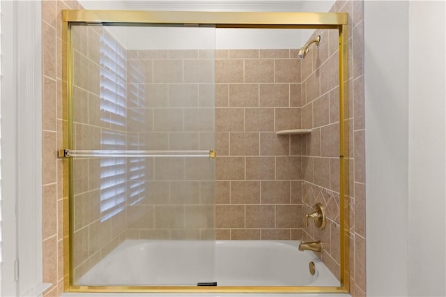 bathroom with enclosed tub / shower combo