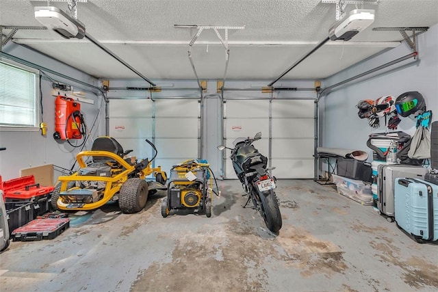 1201 Fairway Rd, Brunswick, GA 31525 - garage featuring a garage door opener