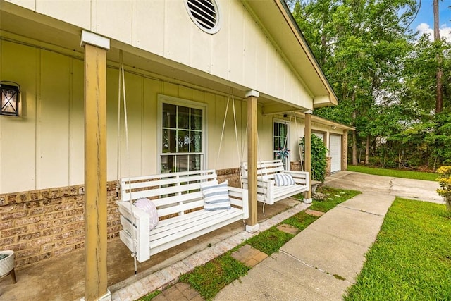 1201 Fairway Rd, Brunswick, GA 31525 - doorway to property with a porch, driveway, and a garage