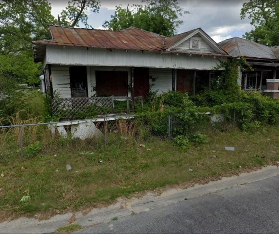 914 Pittman St, Waycross, GA 31501 - view of front of property with a porch and a metal roof