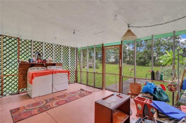 sunroom with washer and dryer