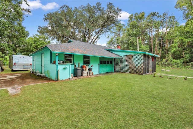 view of front facade with a front yard