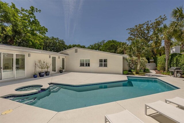 4218 Fifth St, Saint Simons Island, GA 31522 - view of swimming pool featuring a patio, a pool with connected hot tub, and fence