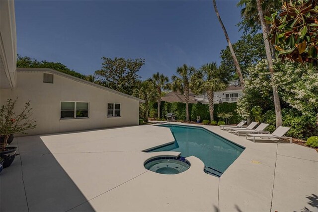 4218 Fifth St, Saint Simons Island, GA 31522 - view of swimming pool featuring a patio and a pool with connected hot tub
