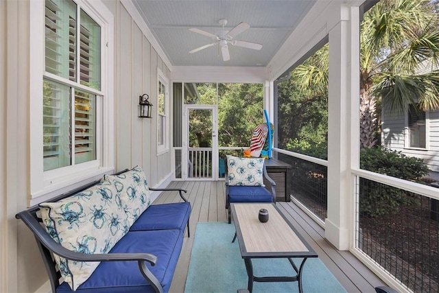 sunroom / solarium featuring a ceiling fan