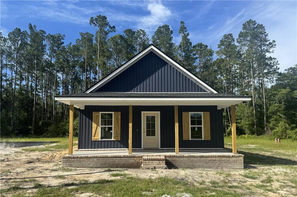 149 S Deborah Cir, Jesup, GA 31546 - bungalow-style home featuring a porch and board and batten siding
