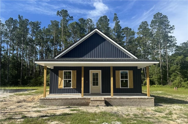 149 S Deborah Cir, Jesup, GA 31546 - bungalow-style home featuring a porch and board and batten siding