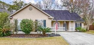 view of front of property with driveway