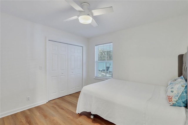 bedroom featuring light wood-type flooring, a closet, and ceiling fan