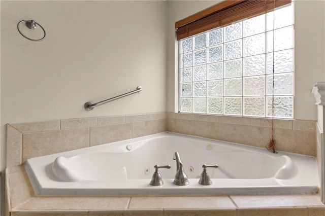 172 Autumns Ridge Ct, Brunswick, GA 31525 - full bath with a whirlpool tub
