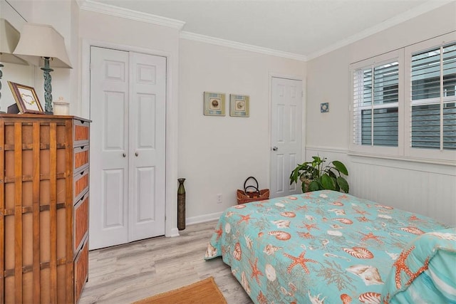 bedroom with a closet, crown molding, and light hardwood / wood-style flooring