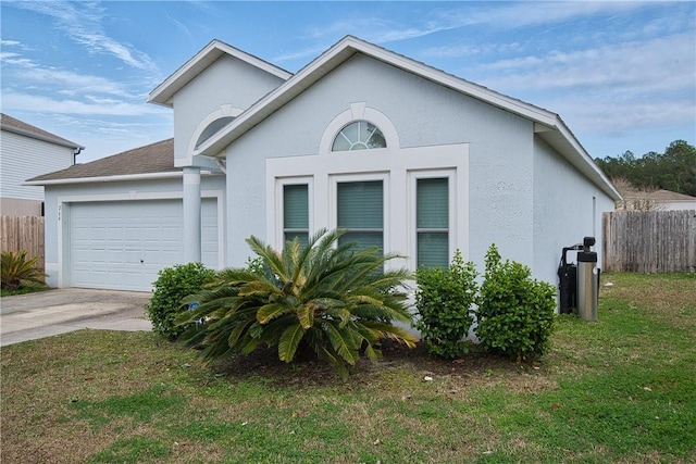 view of front facade with a garage and a front yard