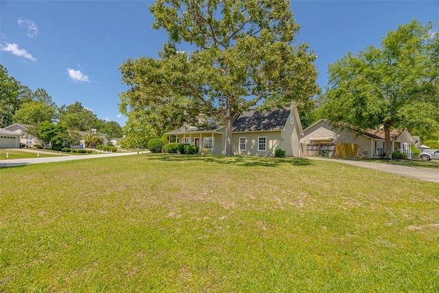 view of front of house featuring a front lawn