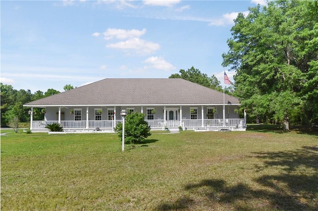 view of front facade featuring a porch and a front yard