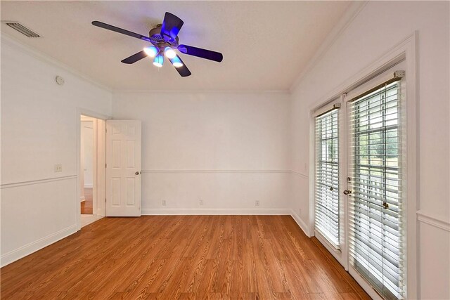 empty room featuring light hardwood / wood-style flooring, ceiling fan, and ornamental molding