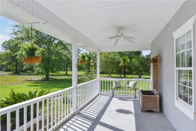 view of patio featuring covered porch and ceiling fan