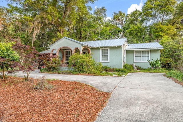 3 Stewart Ave, Saint Simons Island, GA 31522 - single story home featuring metal roof and stucco siding