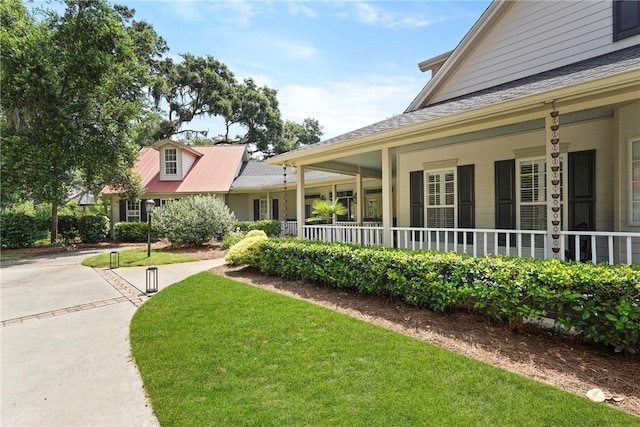 219 Abbott Ln, Saint Simons Island, GA 31522 - view of front of house featuring a porch and a front yard