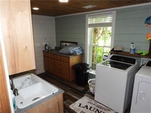 105 Lonnie Johnson Rd, Hazlehurst, GA 31539 - laundry area featuring independent washer and dryer and dark wood-style floors
