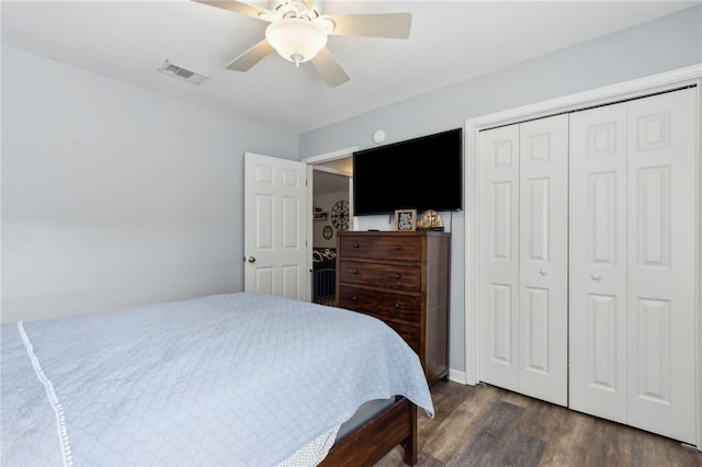 bedroom featuring visible vents, a ceiling fan, a closet, and dark wood-type flooring