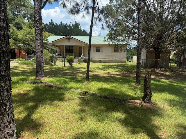 125 Turkey Rdg, Nahunta, GA 31553 - fenced front yard featuring covered porch