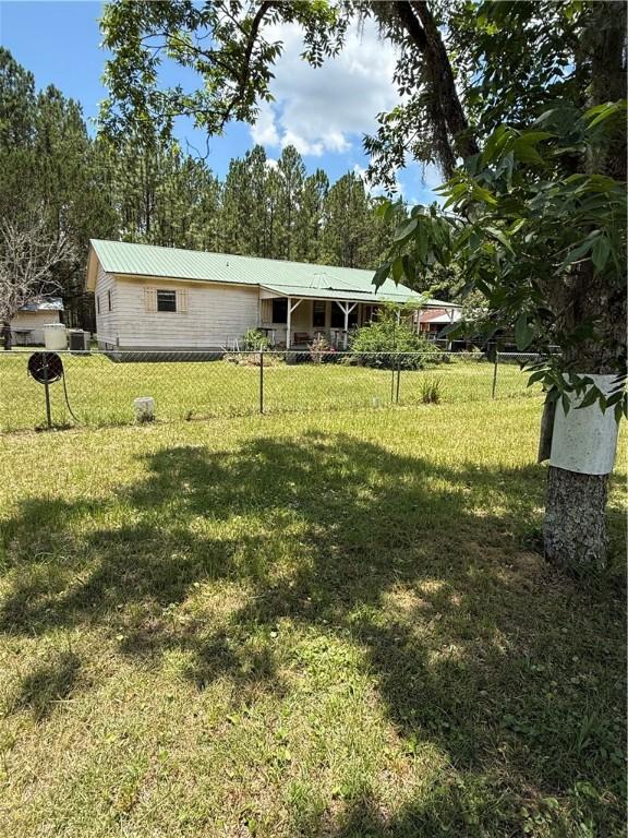 125 Turkey Rdg, Nahunta, GA 31553 - view of yard