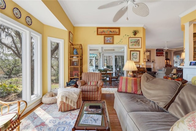 sunroom / solarium featuring a ceiling fan