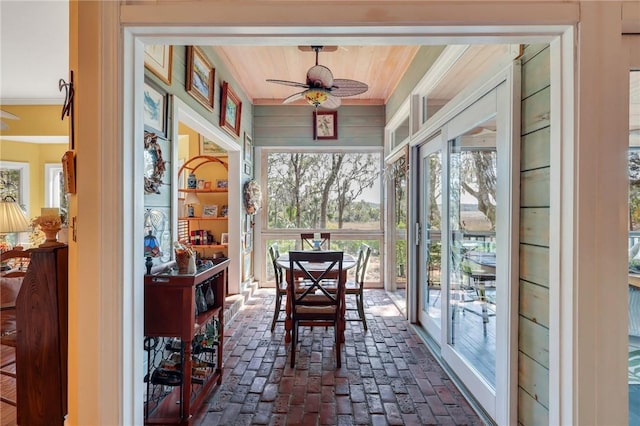 sunroom with a ceiling fan