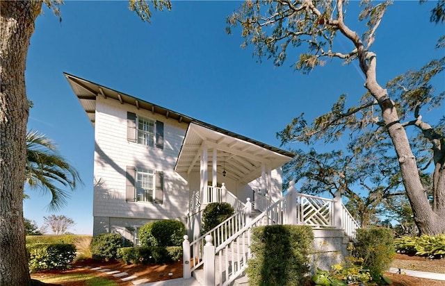 view of front of property with covered porch