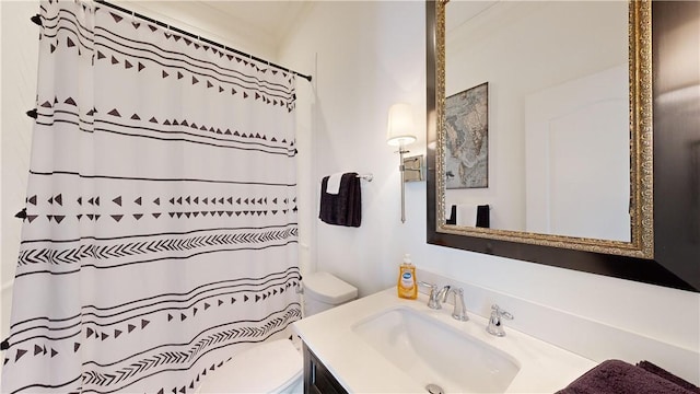 bathroom with a shower with curtain, vanity, and toilet