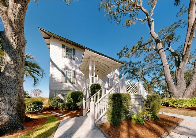 view of front of house featuring a porch