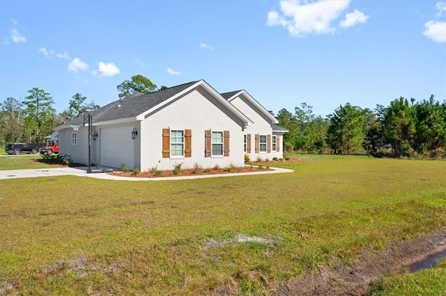 view of front of house featuring a garage and a front lawn