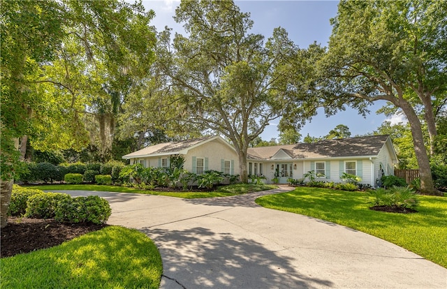 122 Saint Andrews Dr, Saint Simons Island, GA 31522 - ranch-style house with concrete driveway